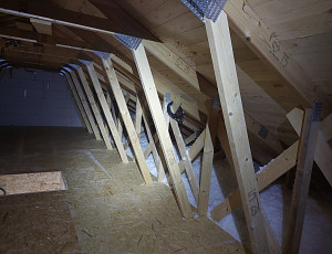 Zateplení stropu novostavby pomocí foukané izolace